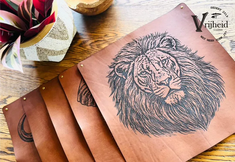 Leather placemat engraved with a detailed lion portrait